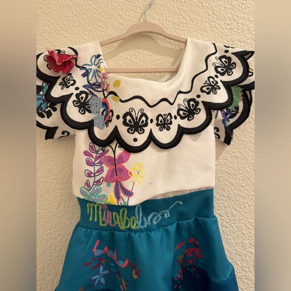 Mirabella costume. 4t. Bought at Disneyland! Great quality. - Picture 3 of 4